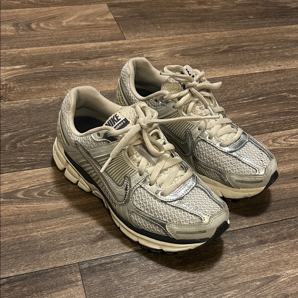 Nike Vomero 5